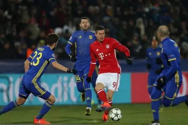 冠军迈出了 冠军迈出了