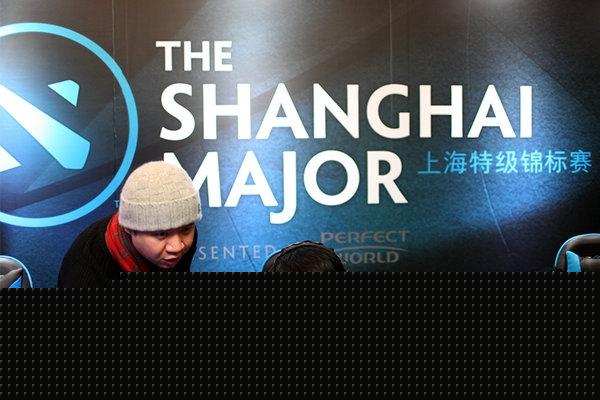 边后卫内收 边后卫内收